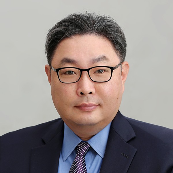 Qualcomm CDMA Technologies (Korea) YH SVP & President, Qualcomm APAC O.H. Kwon